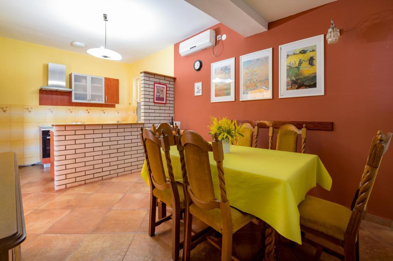 Holiday Home Nives ติวัต ภายนอก รูปภาพ