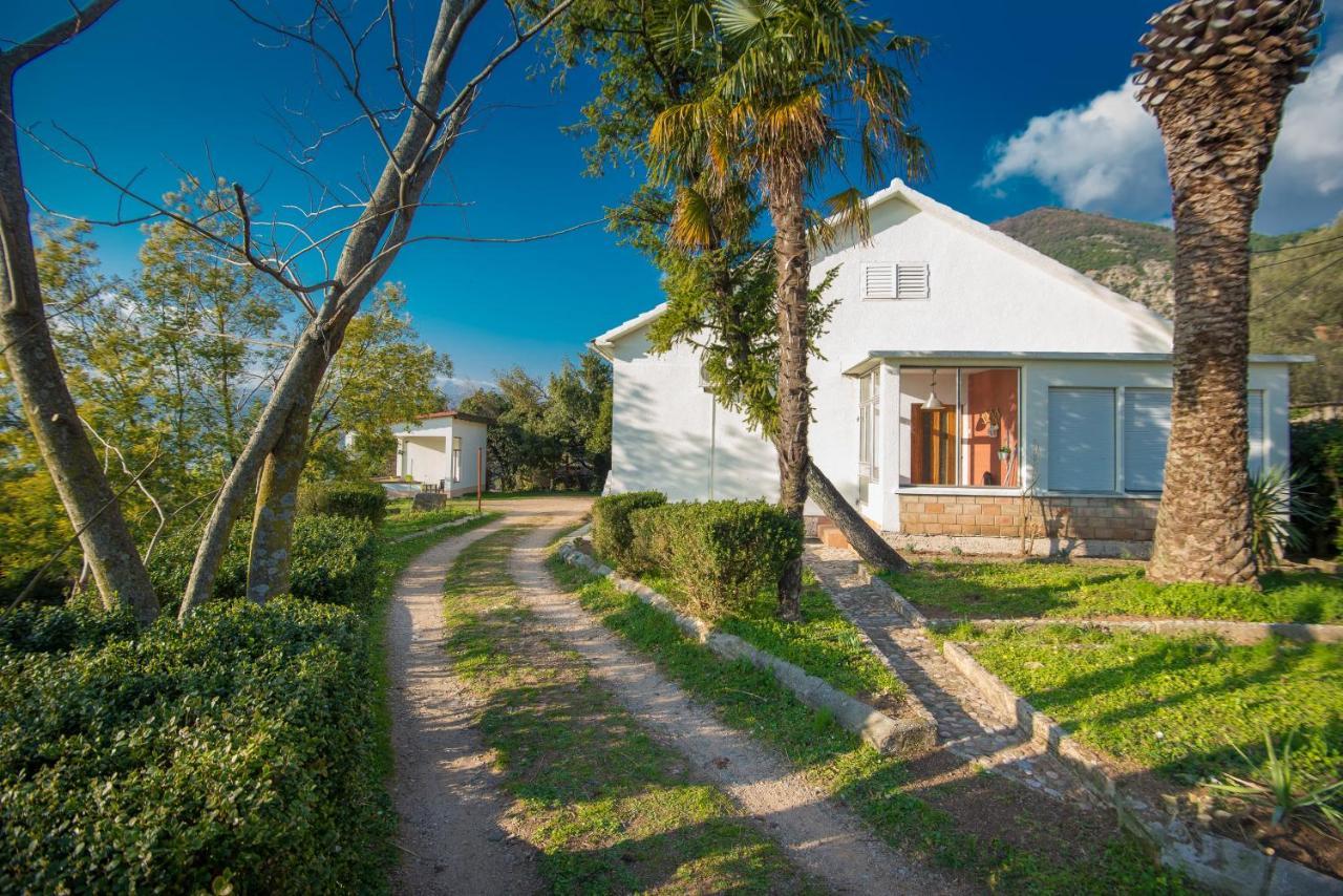 Holiday Home Nives ติวัต ภายนอก รูปภาพ