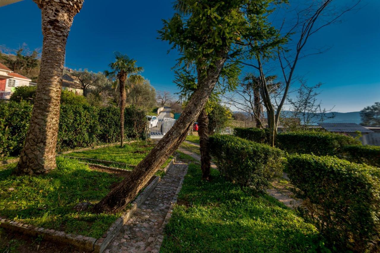 Holiday Home Nives ติวัต ภายนอก รูปภาพ