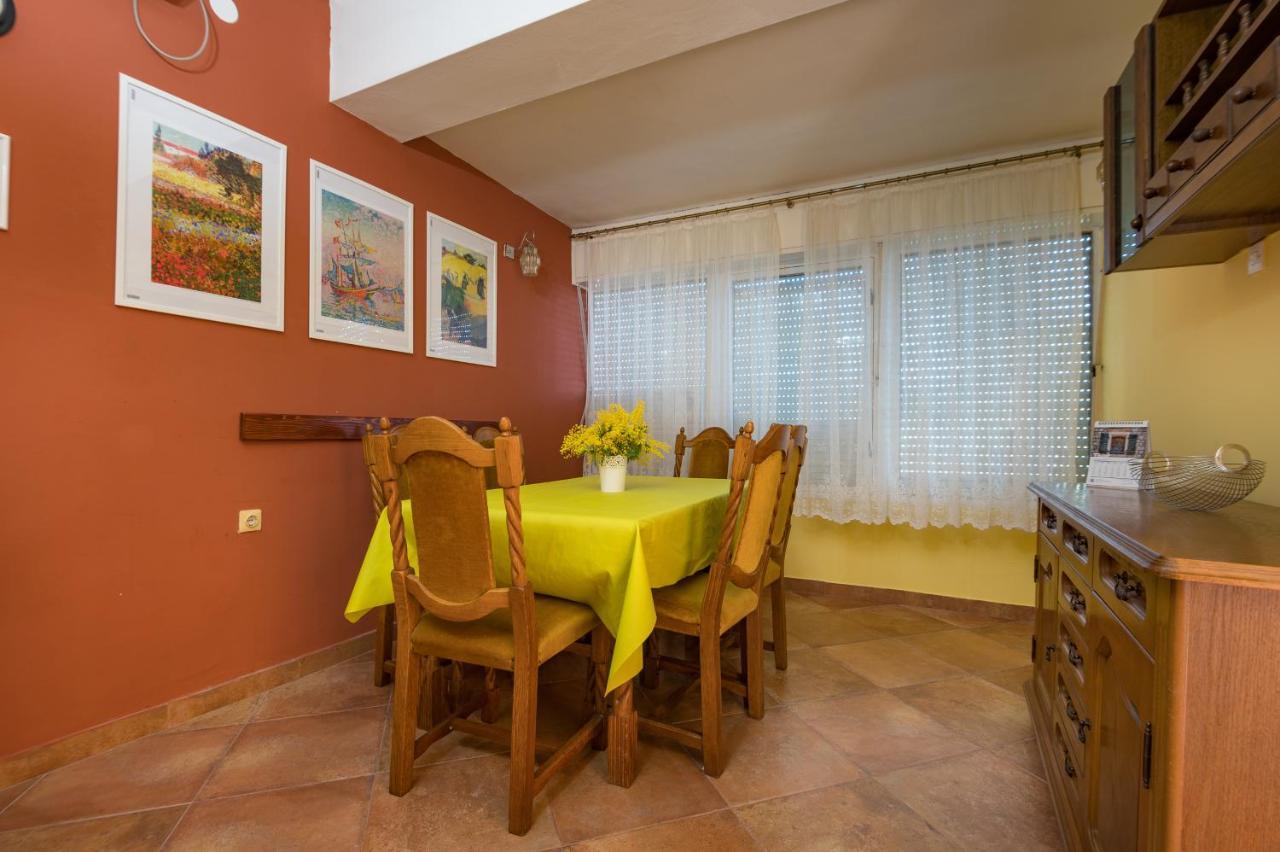 Holiday Home Nives ติวัต ภายนอก รูปภาพ